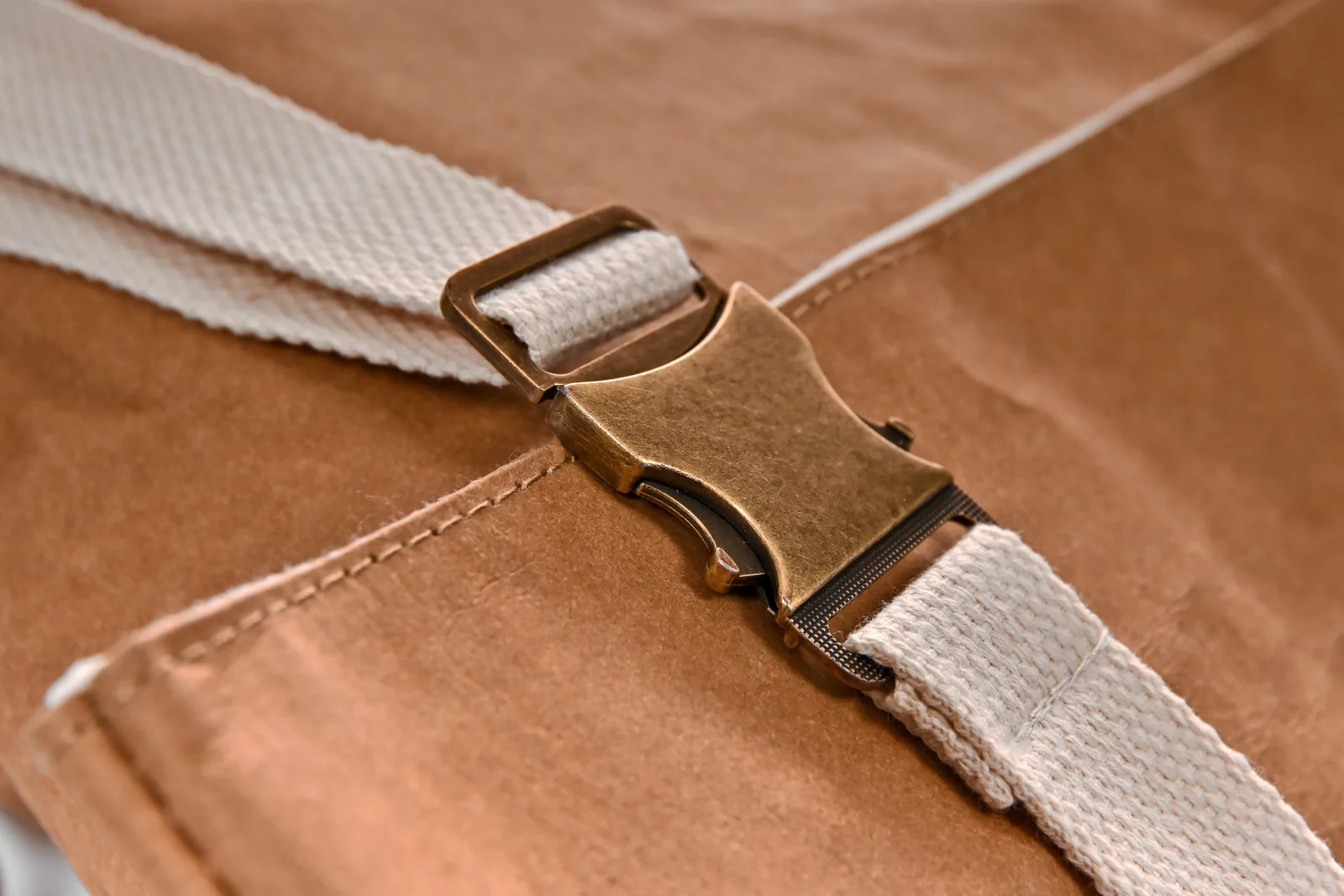 Electra – kraft paper texture close-up